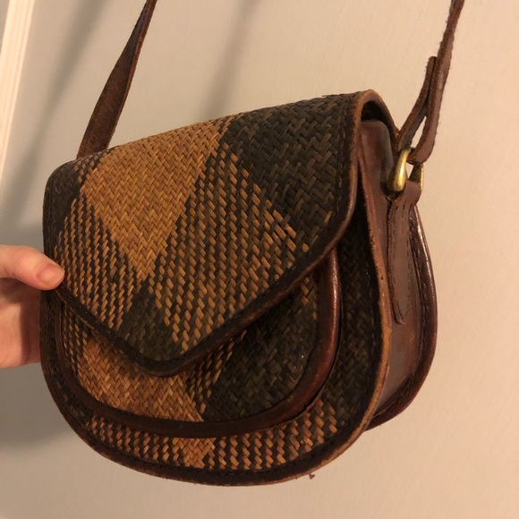 Vintage rattan and leather crossbody purse - Picture 2 of 8